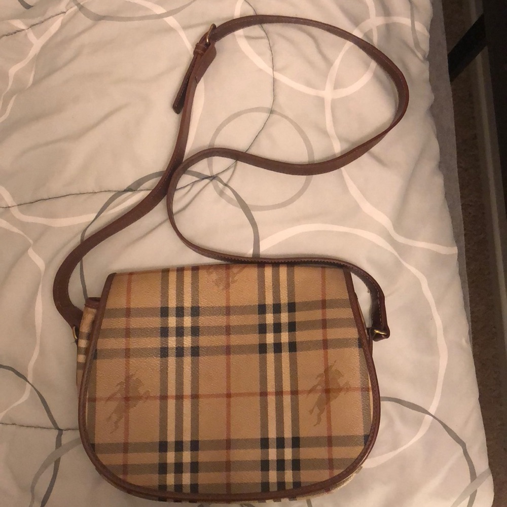 Vintage Burberry sling bag.